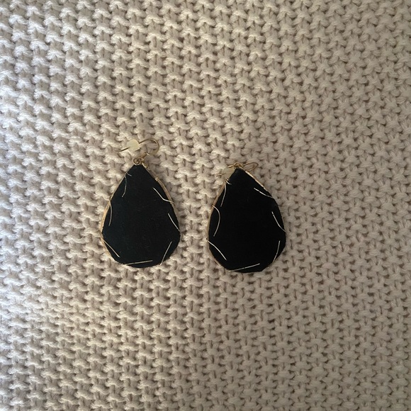 Little Fish Boateak earrings - Picture 2 of 2